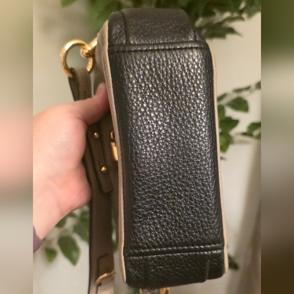 Marc Jacobs Softshot Taupe Black & Gold - Picture 9 of 11